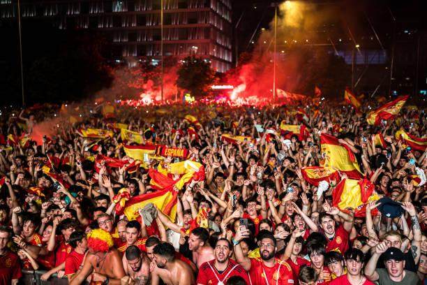 九游APP-最艰难道路成就最优秀冠军！西班牙开启庆祝模式